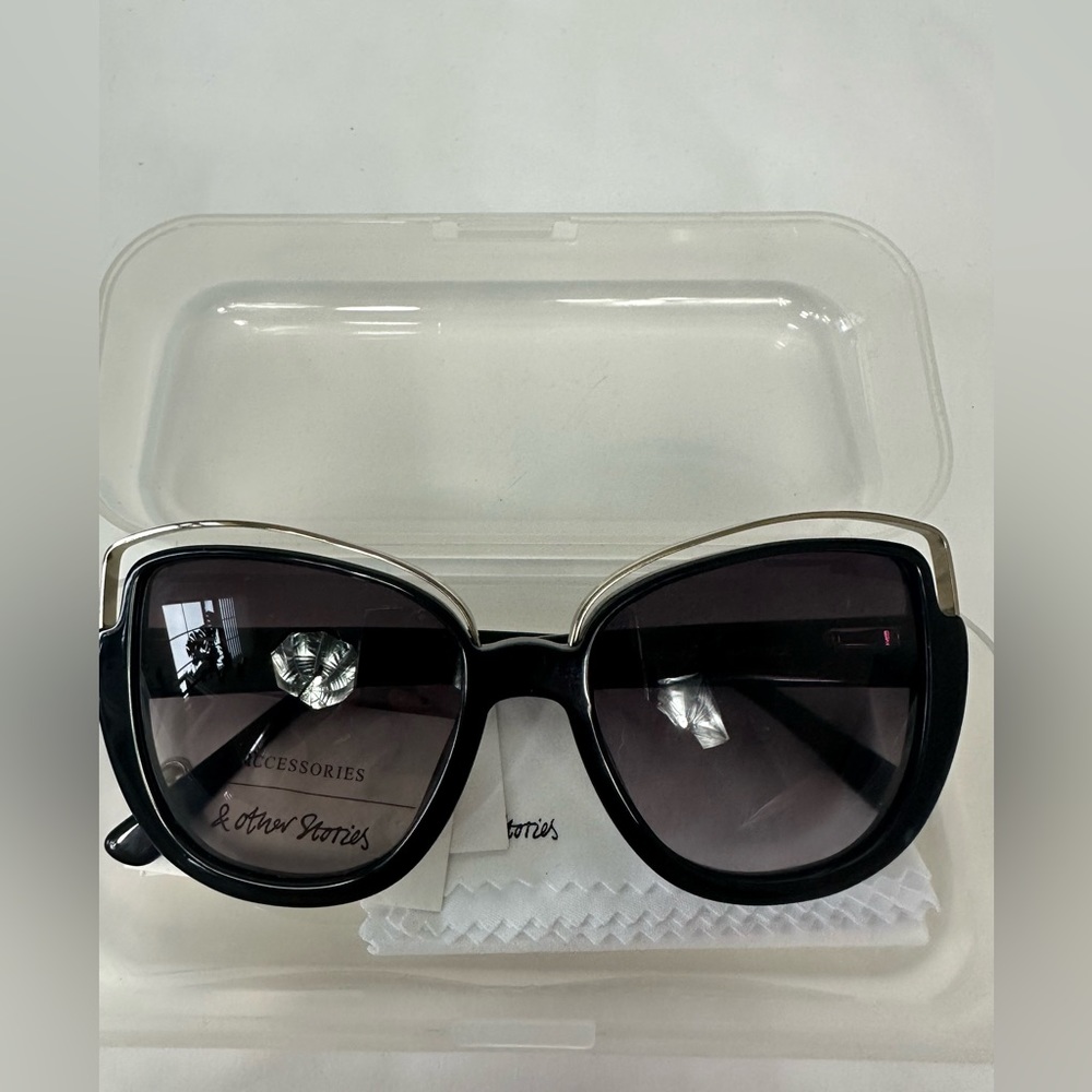& Other Stories Oversized Black Sunglasses w/ Ombré Tint Lenses